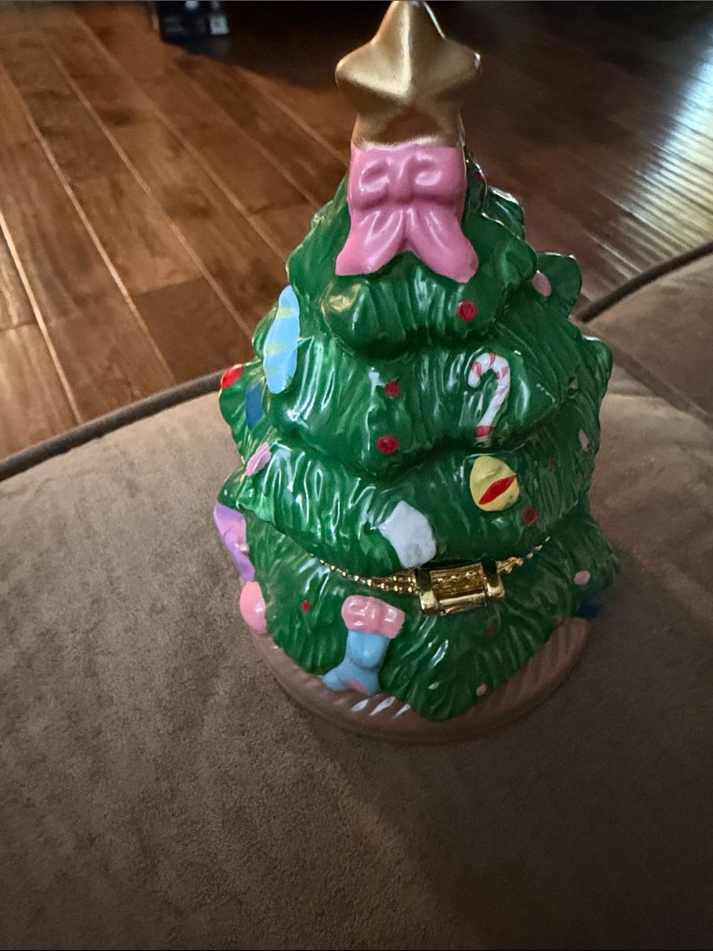 Festive Green Ceramic Christmas Tree Trinket Box with Gold Star